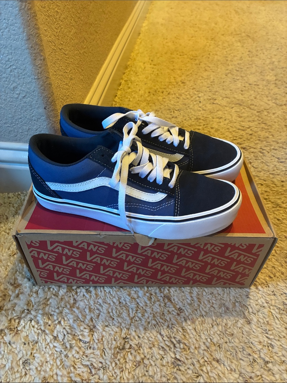 Vans Old Skool Shoes Color Navy/White Size 8 Women's 6.5 Men Low top, lace-up